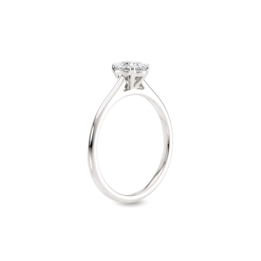Diamantring oval hvitt gull 0,50 ct lab diamant, vist stående fra siden, designet av Hartwell.