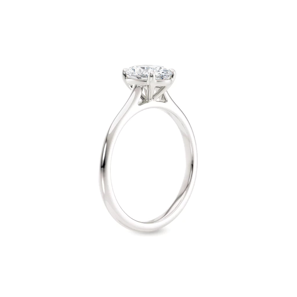 Diamantring oval hvitt gull 1 ct lab diamant, vist stående fra siden, designet av Hartwell.