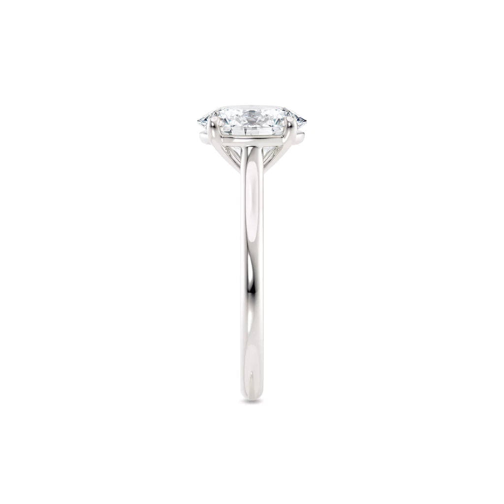 Diamantring oval hvitt gull 2 ct lab diamant, fokus på ringskinnen sett rett forfra, designet av Hartwell.