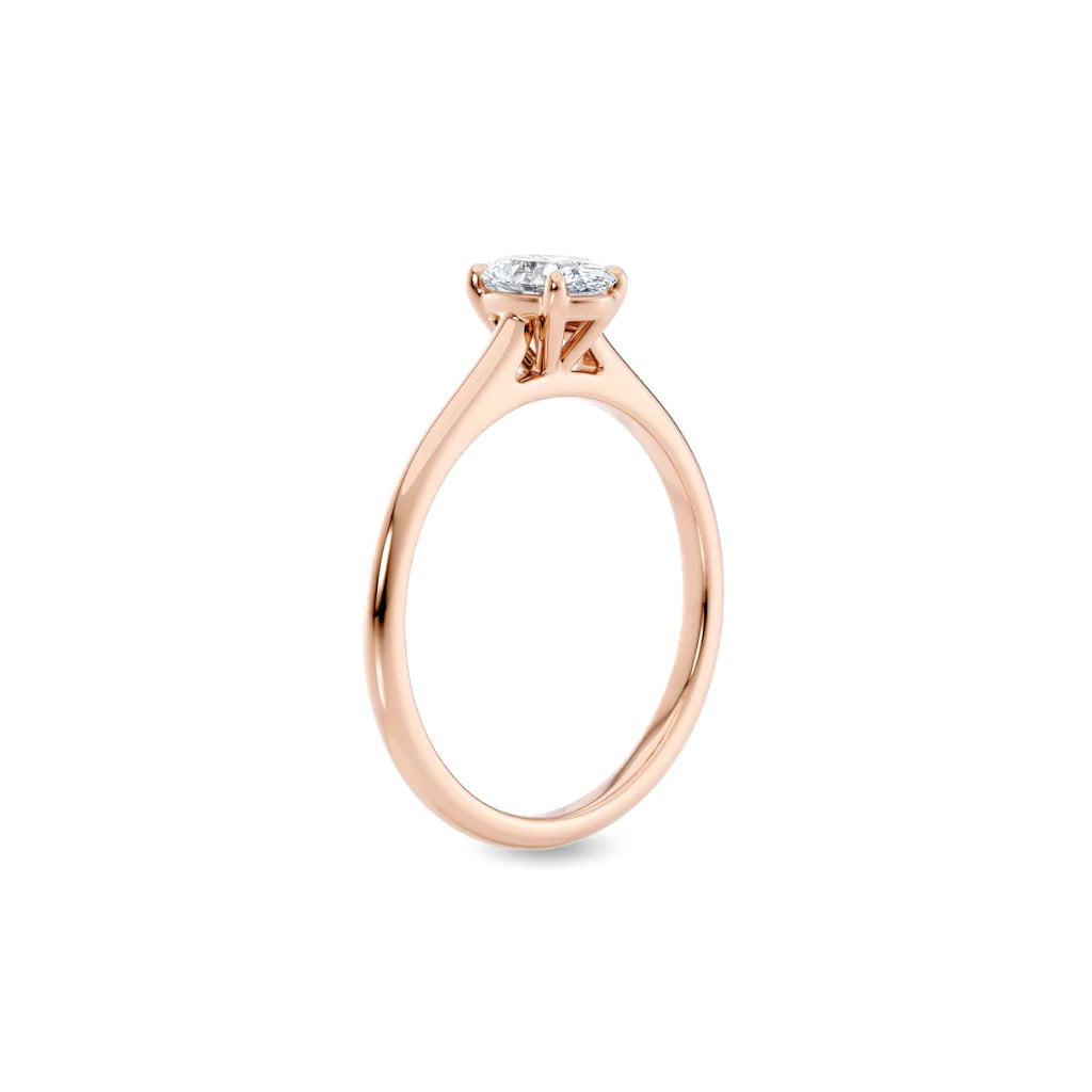 Diamantring oval roségull 0,50 ct lab diamant, vist stående fra siden, designet av Hartwell.