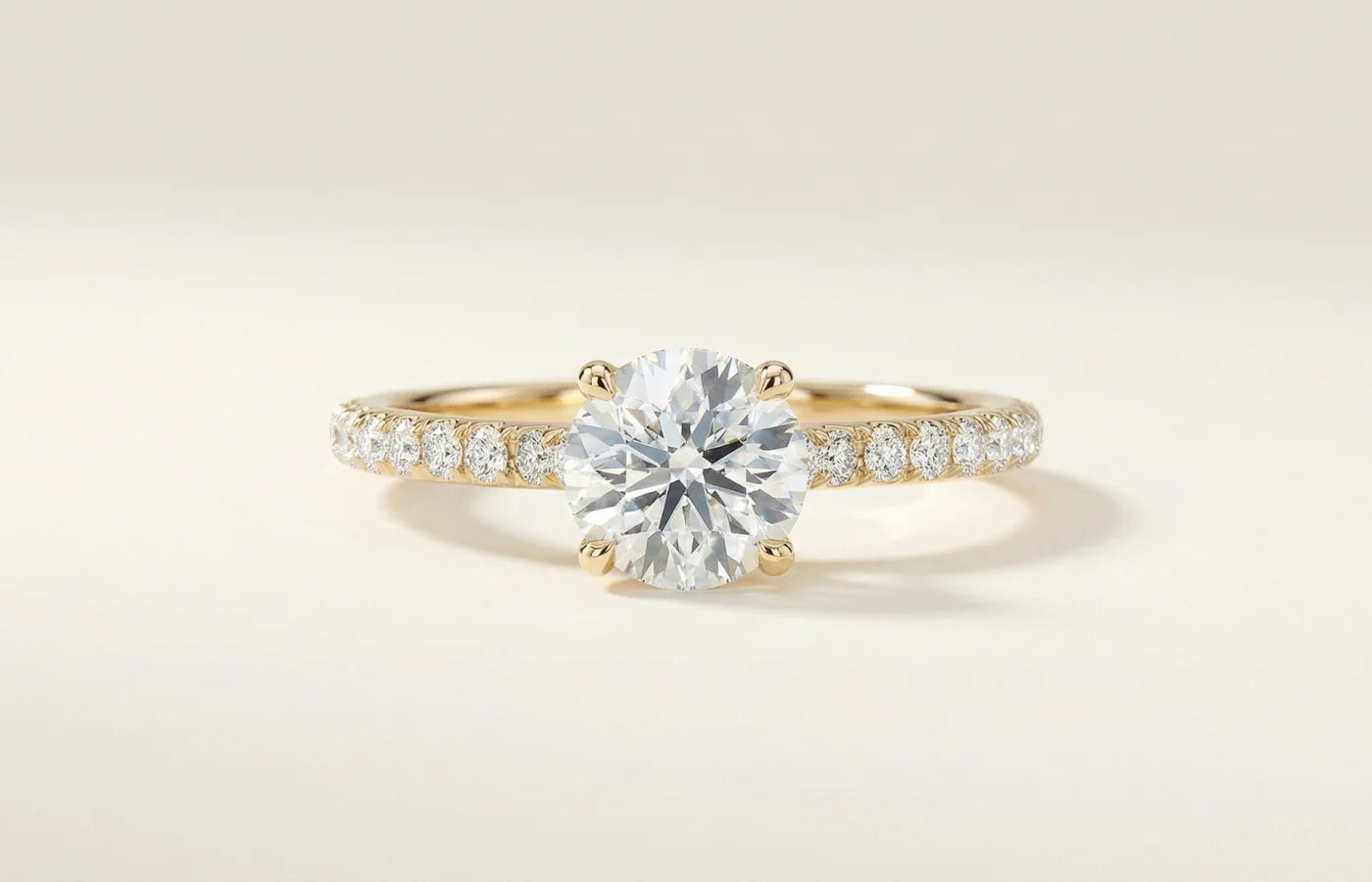 Diamantring med pavé og lab-diamanter i gult gull – Hartwell