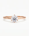 Diamantring i roségull med 0,50 ct lab-diamant i knife edge design, vist liggende forfra, designet av Hartwell.