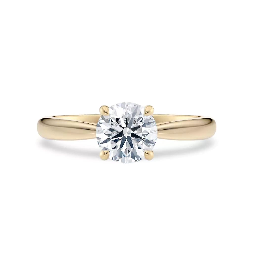 Diamantring tapered i gult gull med en 1,00 ct lab diamant vist liggende forfra, designet av Hartwell.