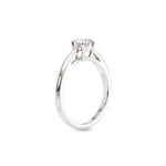 Diamantring tapered i hvitt gull med en 0,50 ct lab diamant,  vist stående fra siden, designet av Hartwell.