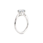 Diamantring tapered i hvitt gull med en 1,00 ct lab diamant,  vist stående fra siden, designet av Hartwell.