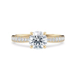 Diamantring tapered pavé gult gull med 1,27 ct med lab-diamant, vist liggende forfra, designet av Hartwell.
