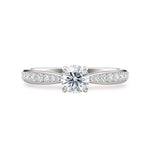 Diamantring tapered pavé hvitt gull med 0,75 ct med lab-diamant, vist liggende forfra, designet av Hartwell.