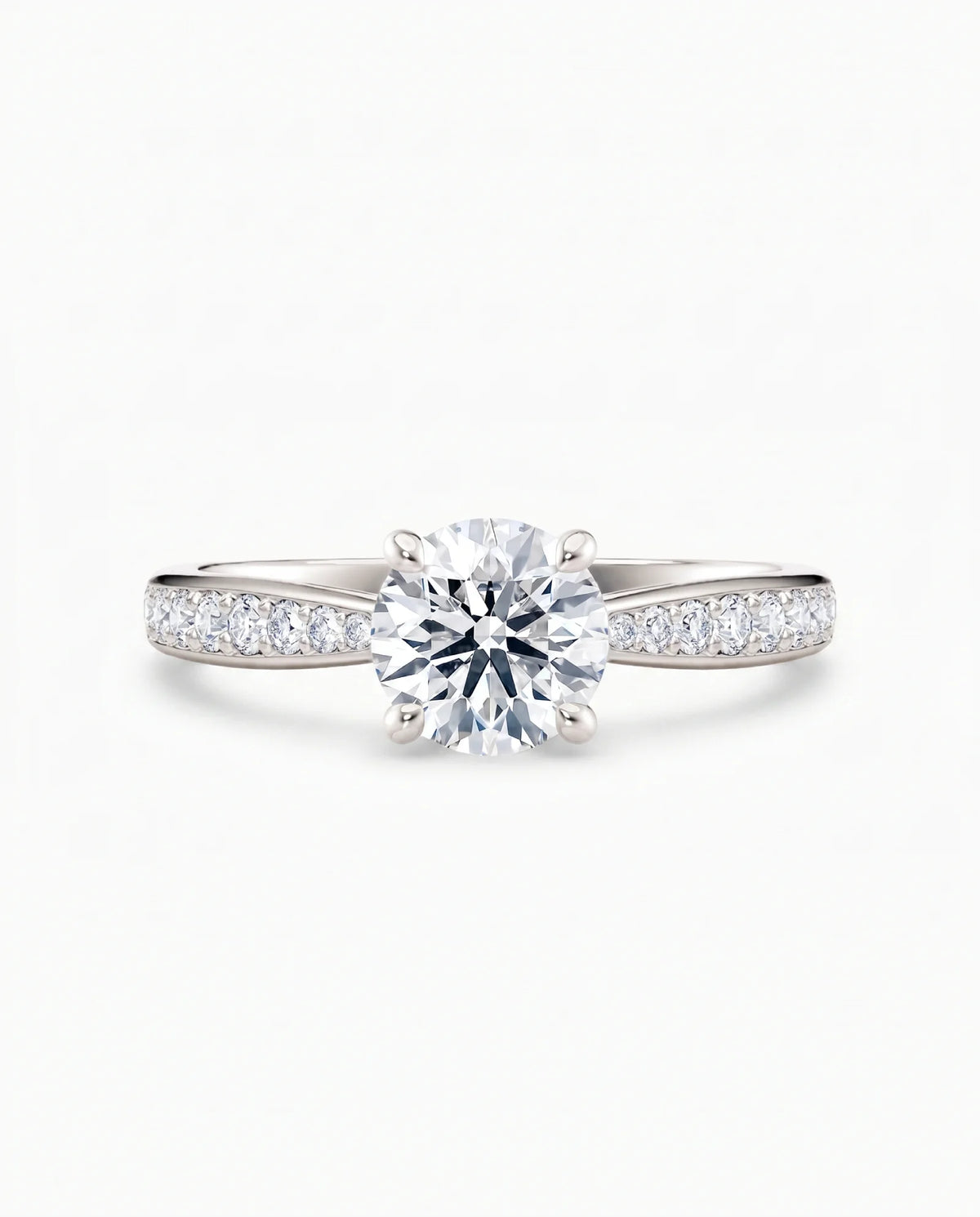 Diamantring tapered pavé hvitt gull med 1,27 ct med lab-diamant, vist liggende forfra, designet av Hartwell.