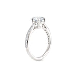 Diamantring tapered pavé hvitt gull med 1,27 ct med lab-diamant, vist stående fra siden, designet av Hartwell.