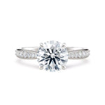 Diamantring tapered pavé hvitt gull med 2,30 ct med lab-diamant, vist liggende forfra, designet av Hartwell.