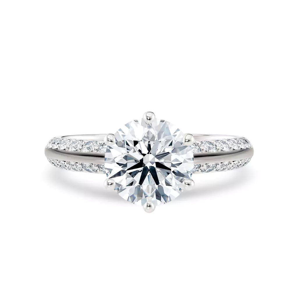 Diamantring tapered pavé hvitt gull med 2,50 ct med lab-diamant, vist liggende forfra, designet av Hartwell.
