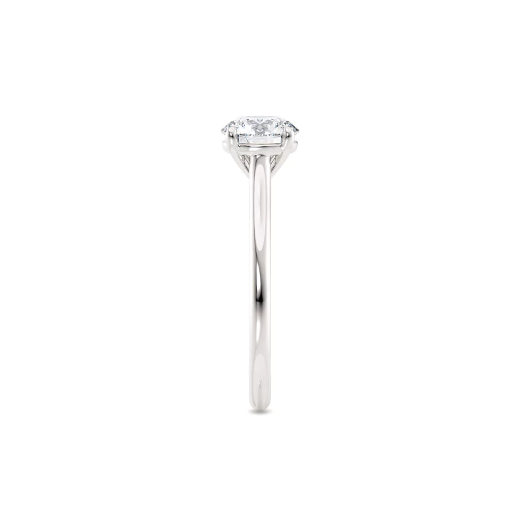 Sidebilde av tynn diamantring i hvitt gull med lab-diamant, medium størrelse, fra Hartwell