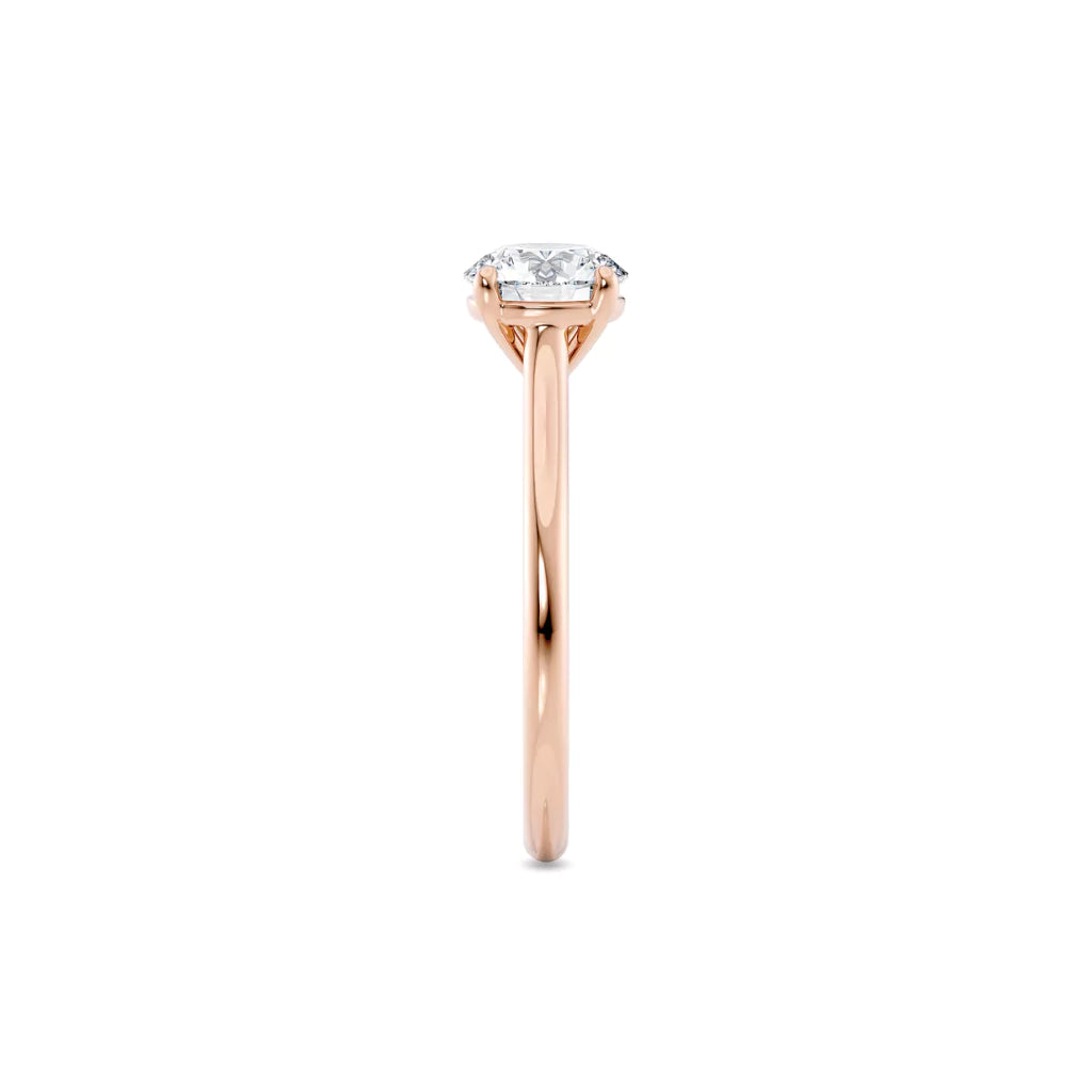 Sidebilde av tynn diamantring i roségull med lab-diamant, medium størrelse, fra Hartwell