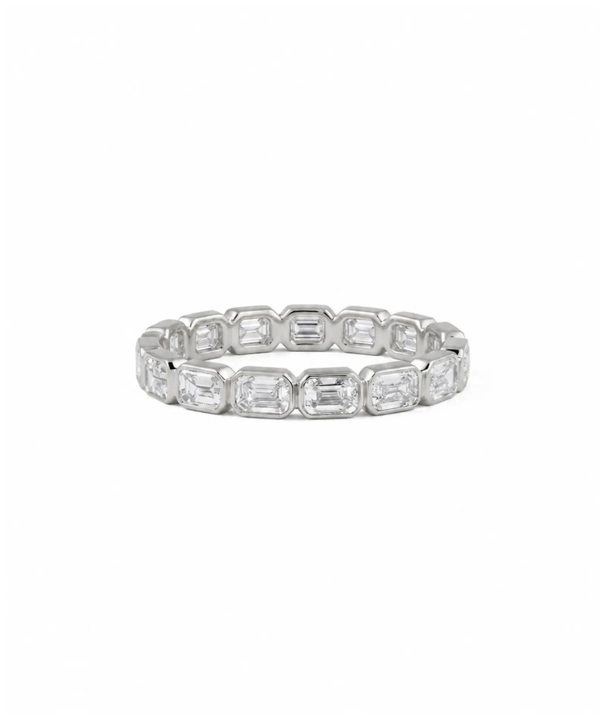 Emerald cut east-west eternity-ring i bezelinnfatning, 14K hvitt gull, 1,40 ct laboratoriedyrkede diamanter.