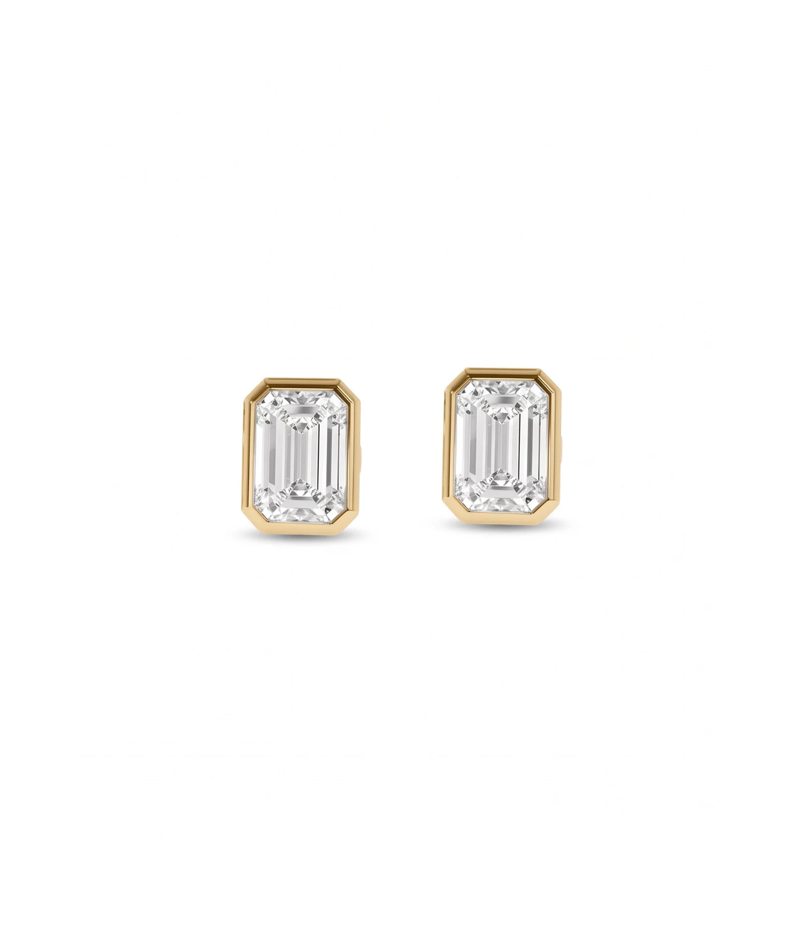 Emerald cut øredobber i bezelinnfatning, 1,00 ct, gult gull, forfra.