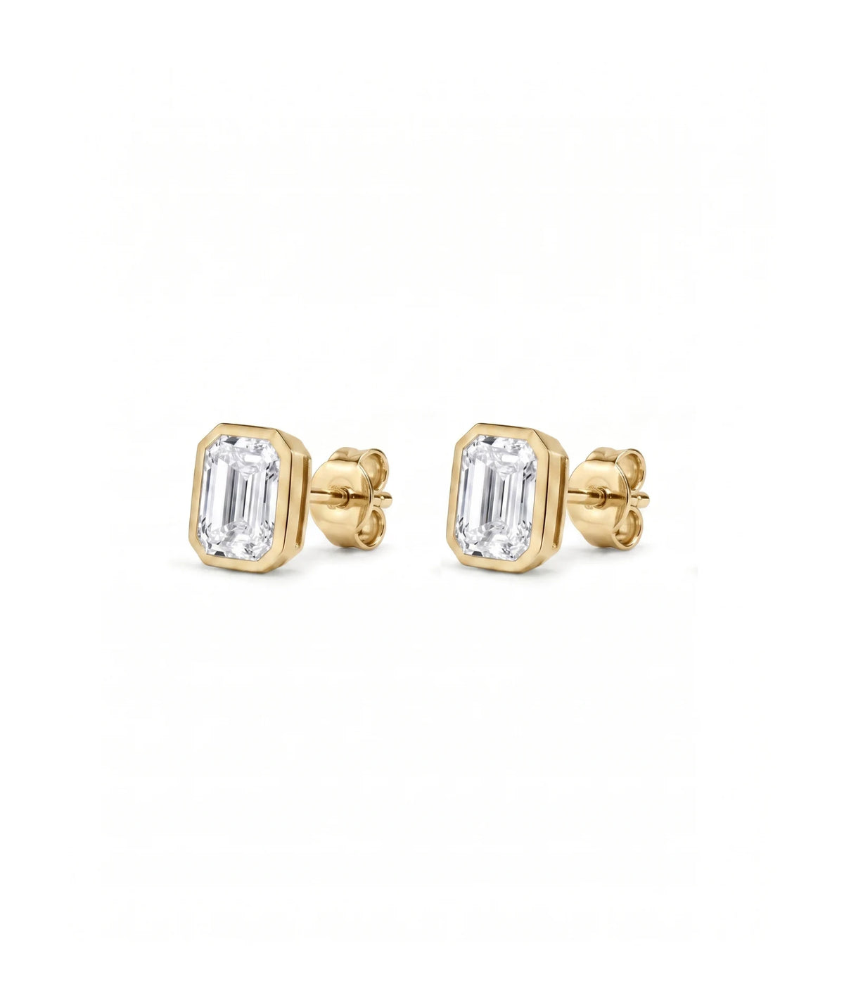 Emerald cut øredobber i bezelinnfatning, 1,00 ct, gult gull, sidevinkel.