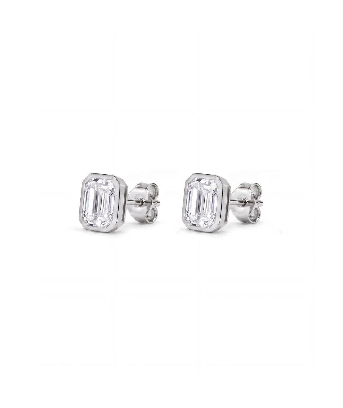 Emerald cut øredobber i bezelinnfatning, 1,00 ct, hvitt gull, sidevinkel.
