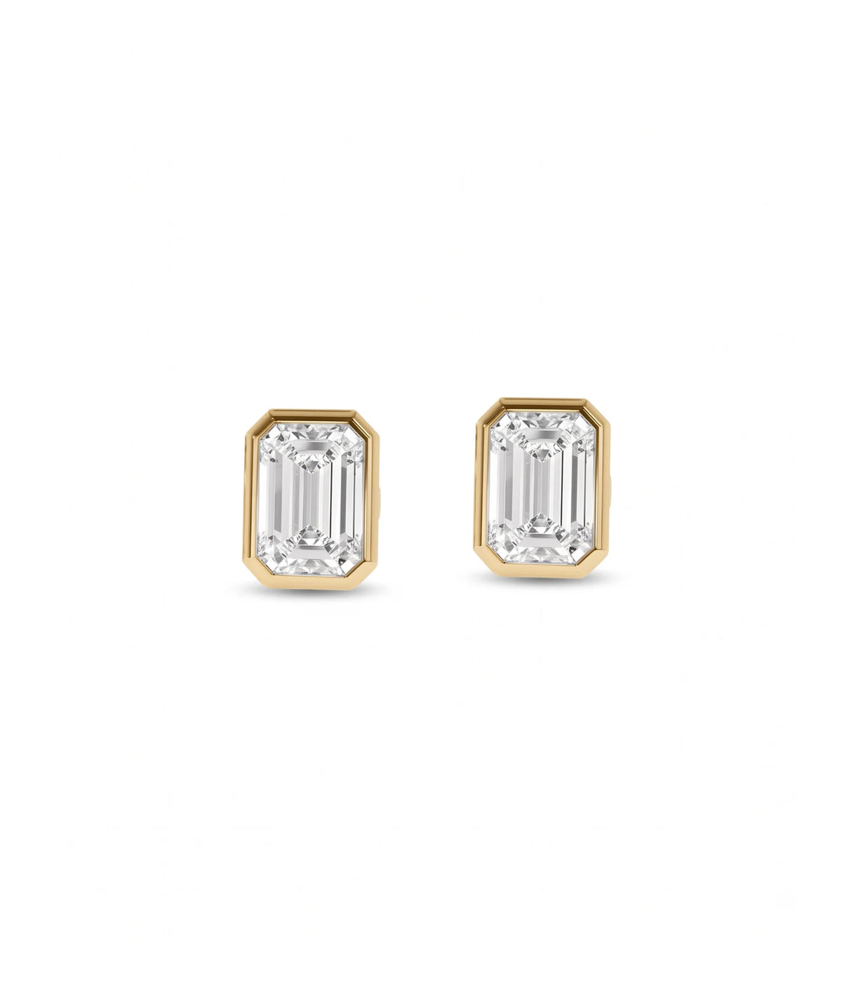 Emerald cut øredobber i bezelinnfatning, 2,00 ct, gult gull, forfra.