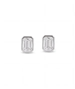 Emerald cut øredobber i bezelinnfatning, 2,00 ct, hvitt gull, forfra.