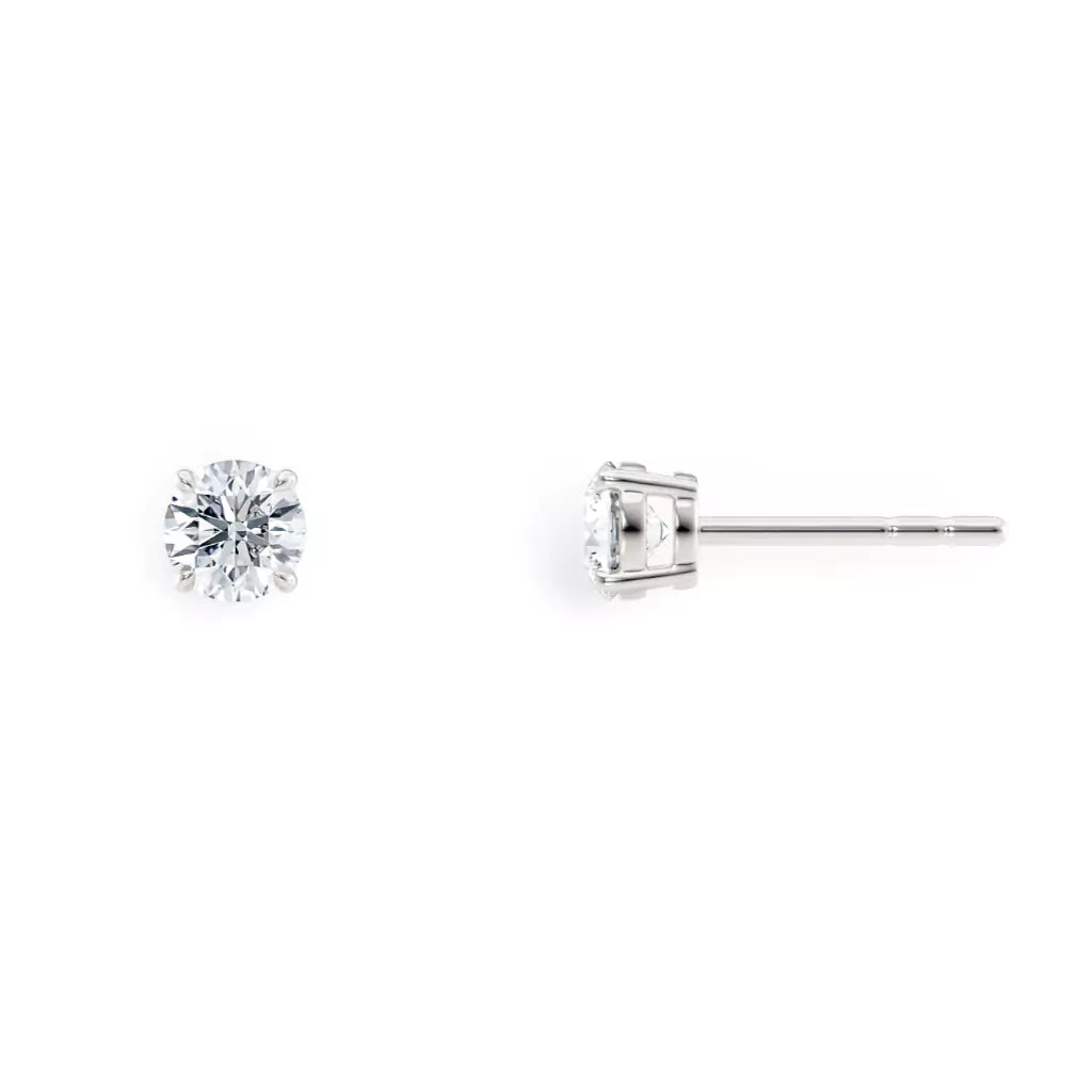 o enstens diamantøredobber i hvitt gull 0,60 ct – én sett forfra og én fra siden.
