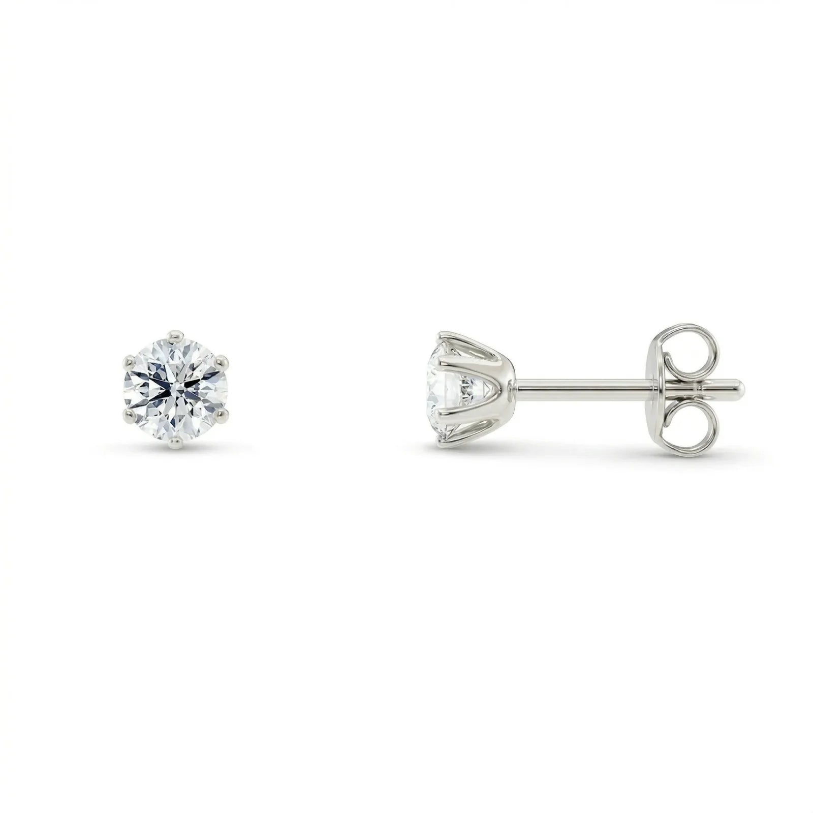 To enstens diamantøredobber i hvitt gull 0,60 ct – én sett forfra og én fra siden, med seks klør.