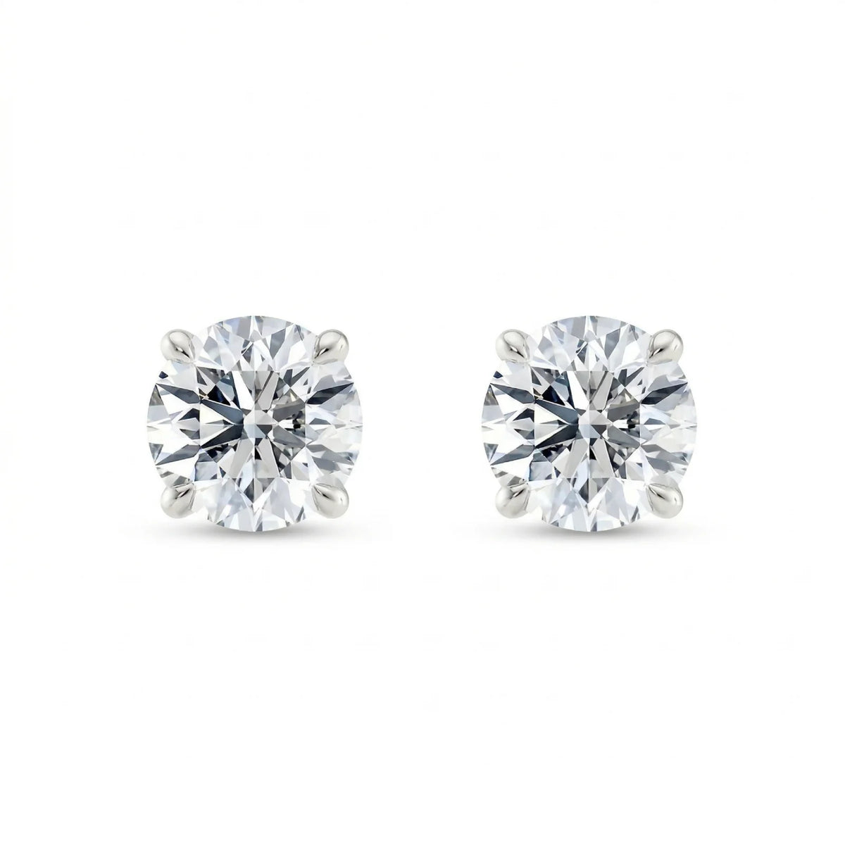 Enstens diamantøredobber i hvitt gull 2,00 ct – sett forfra med fire klør.