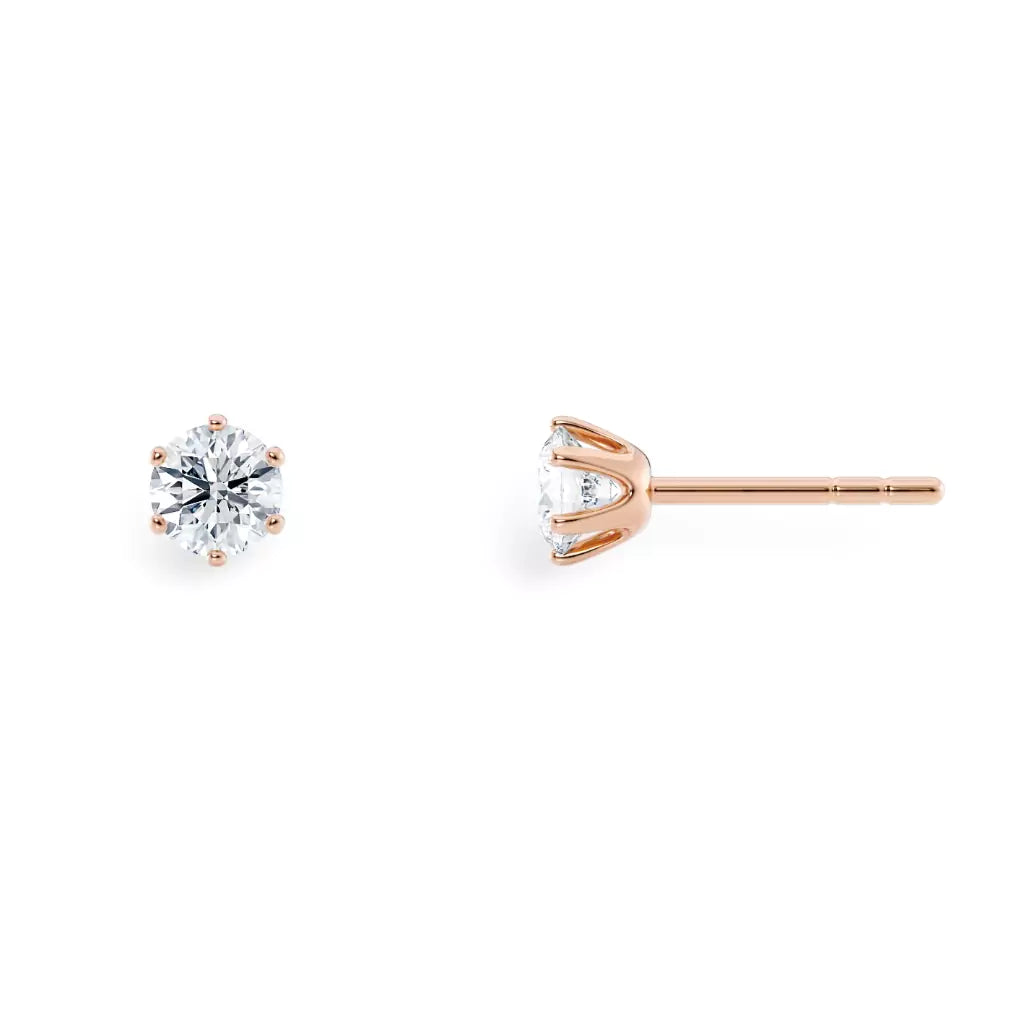 Diamantøredobber i roségull 0,60 ct – én forfra og én fra siden med seks klør.