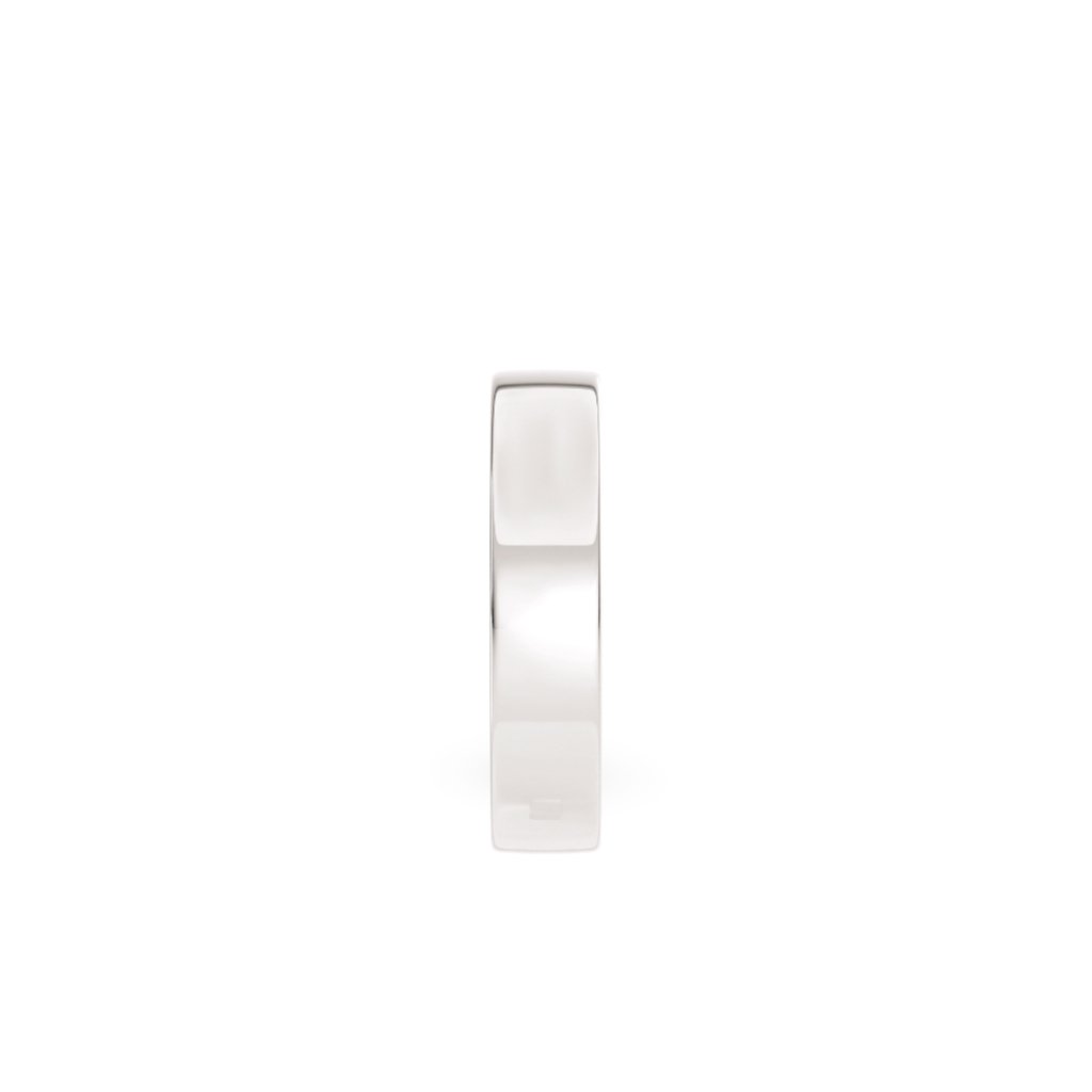 Giftering i hvitt gull 4,5 mm – stående med fokus på ringskinne og form.