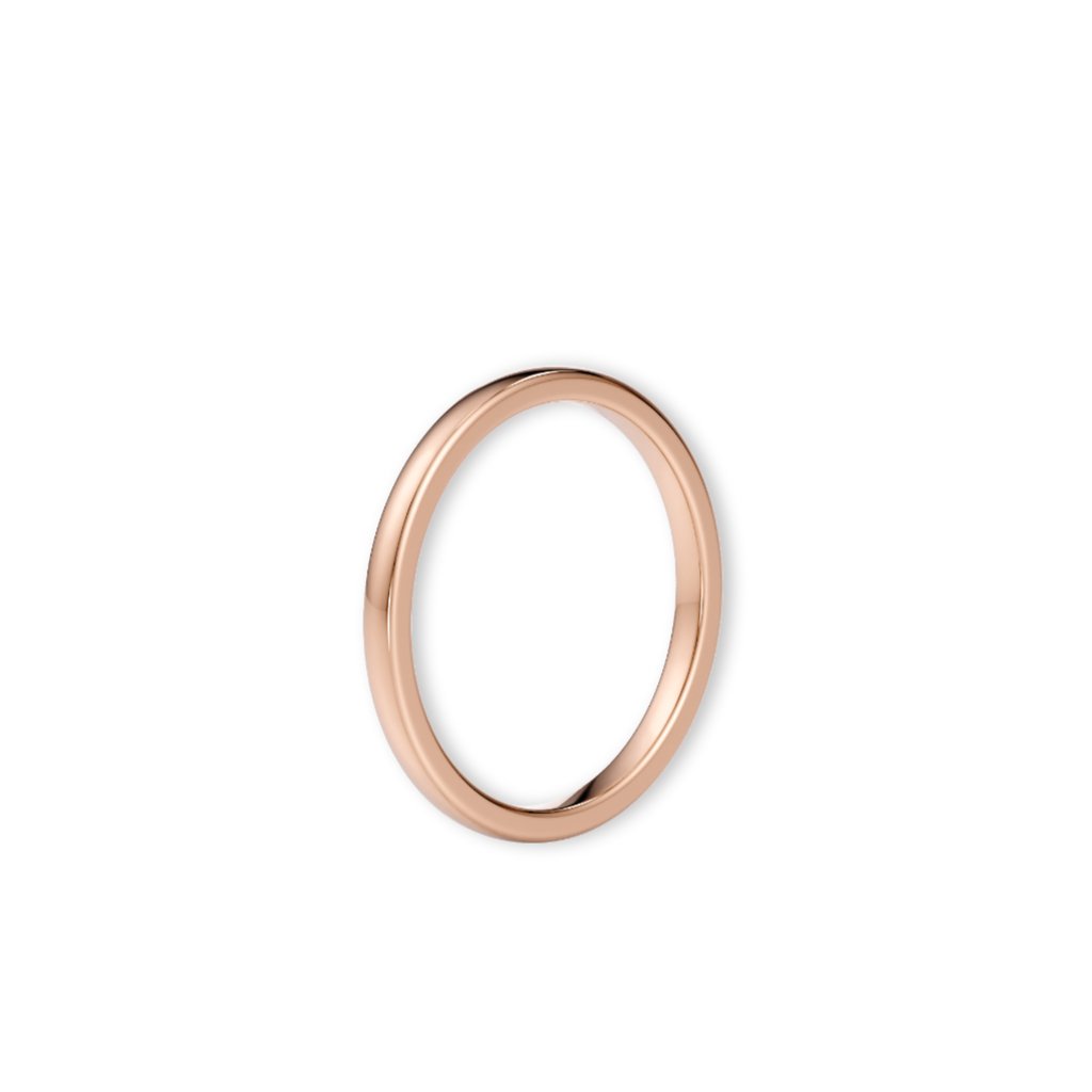 Giftering i roségull 2 mm stående sett fra siden – smal og buet profil.