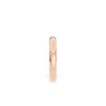 Giftering i roségull 3 mm stående med fokus på ringskinnen – klassisk og avrundet design.