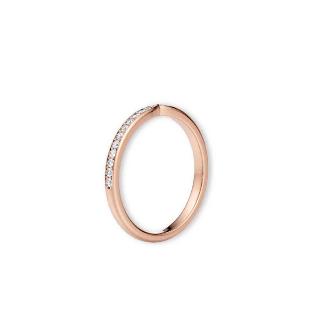 Giftering i roségull med spisset form og pavé-diamanter sett fra siden – smal og elegant