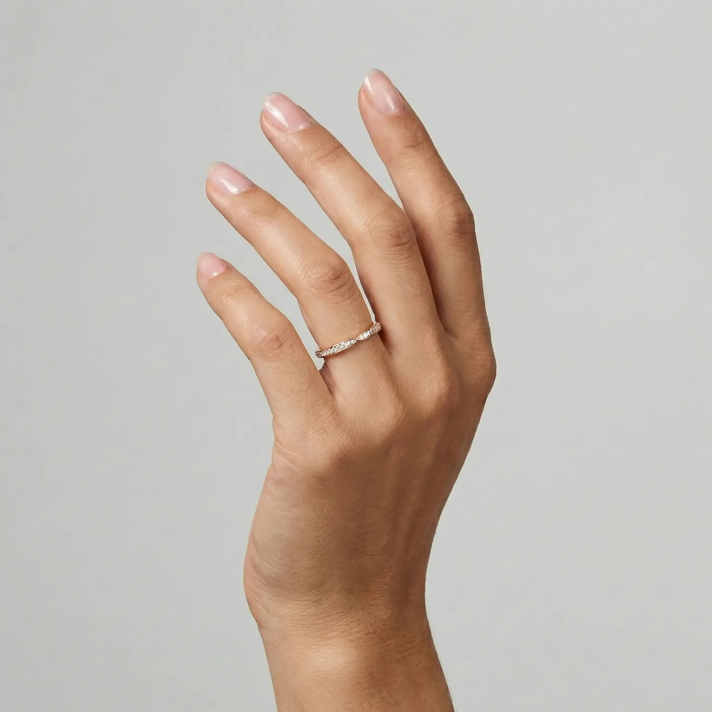 Giftering spisset med diamanter 2,2 mm i rosegull på hånden til modell 