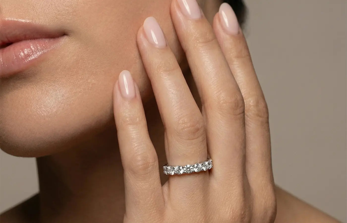 Gifteringer i gull med lab-diamanter fra Hartwell
