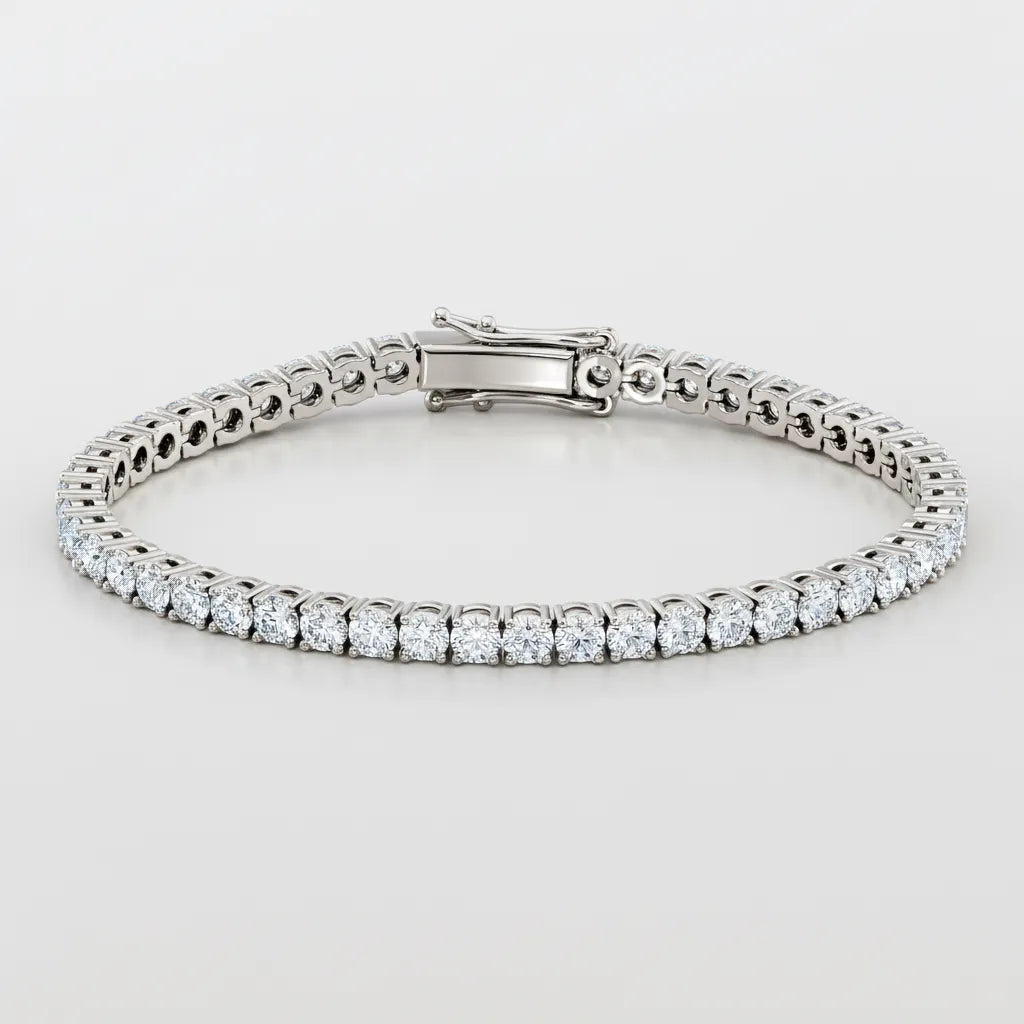 Tennisarmbånd i hvitt gull med lab-diamanter – elegant og tidløst Hartwell-design.