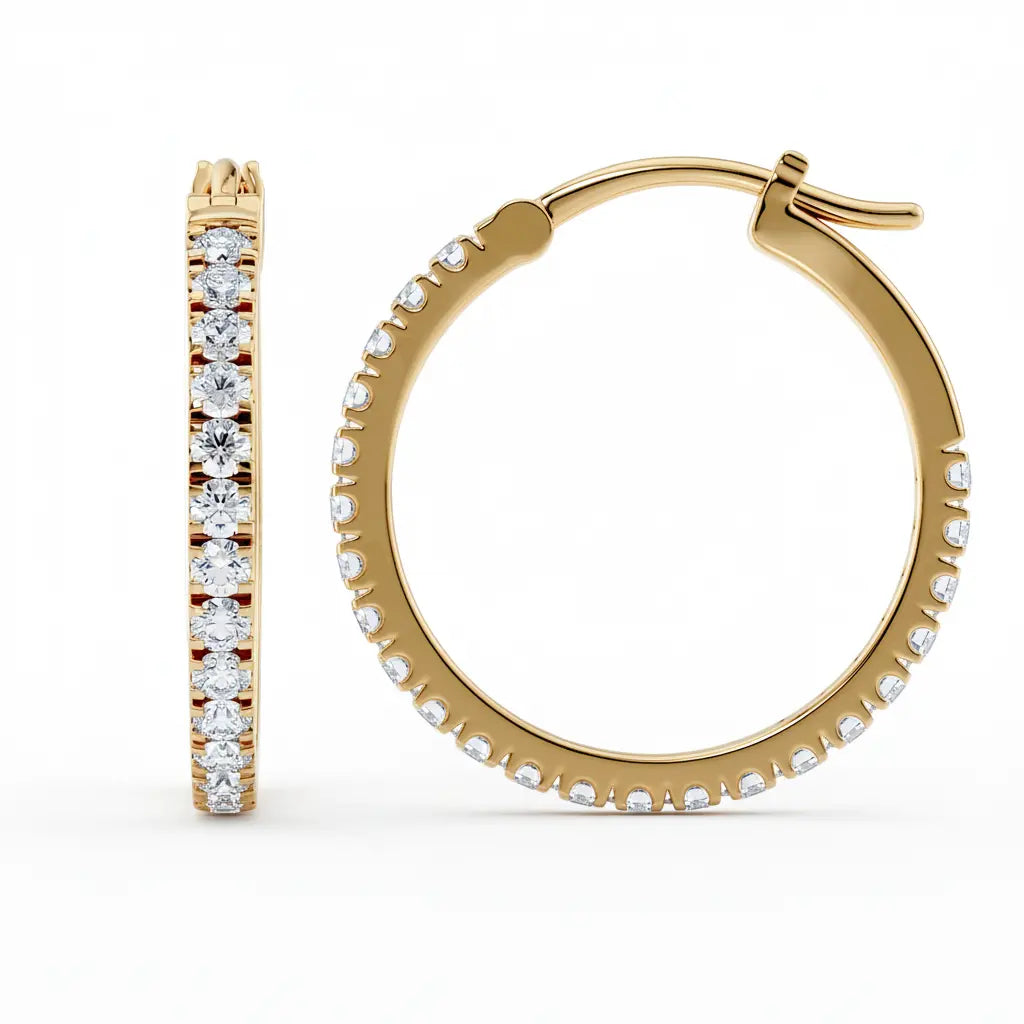 Gult gull hoops øredobber med 23 små diamanter per øre – sett fra to vinkler.