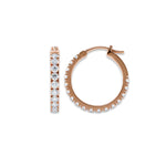 Roségull hoops øredobber med briljantslipte diamanter – sett fra to vinkler.