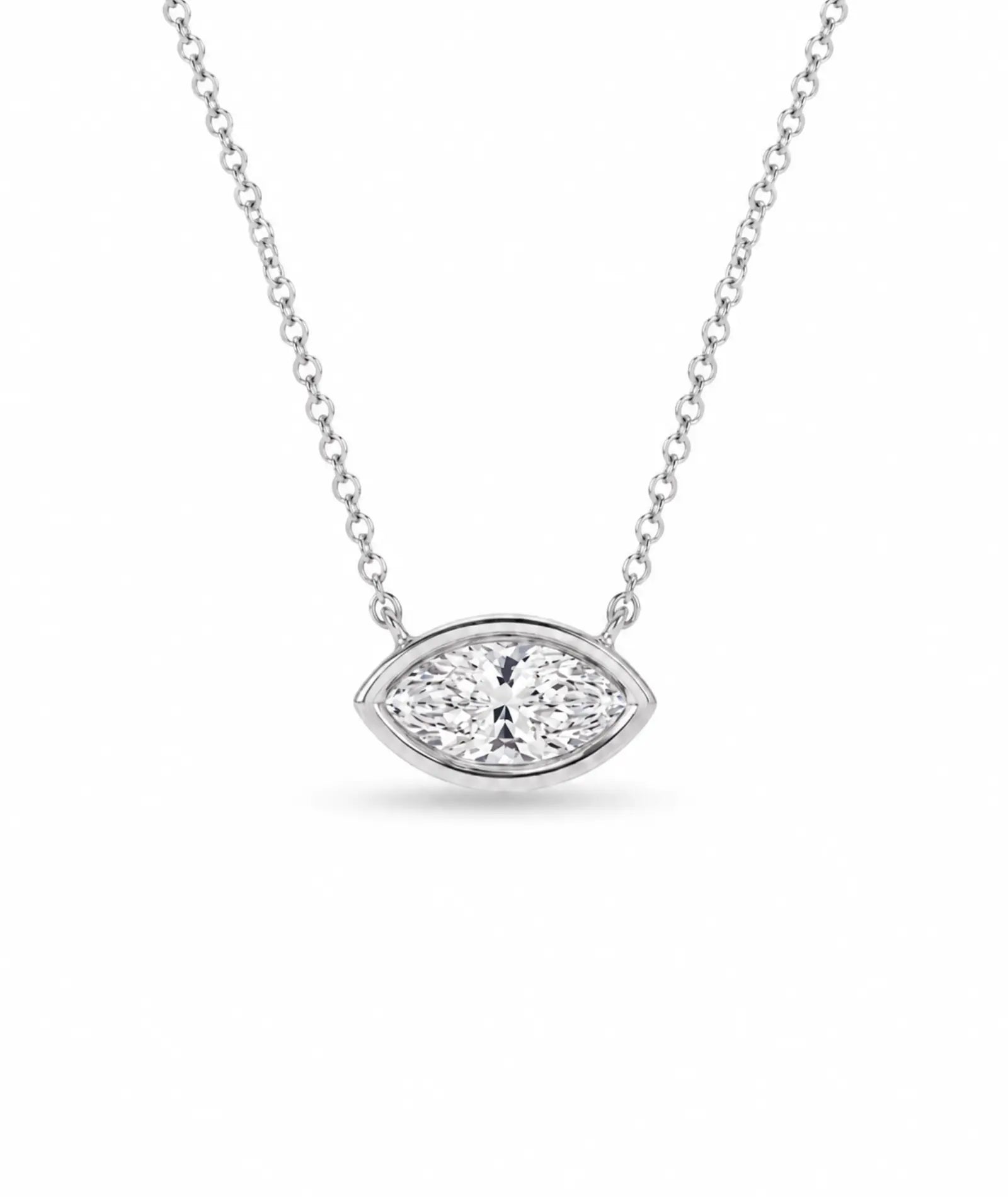 Marquise diamanthalskjede i bezelinnfatning, 14K hvitt gull.