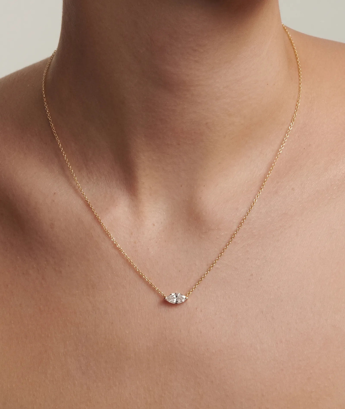 Marquise diamanthalskjede i kloinnfatning, 14K gult gull