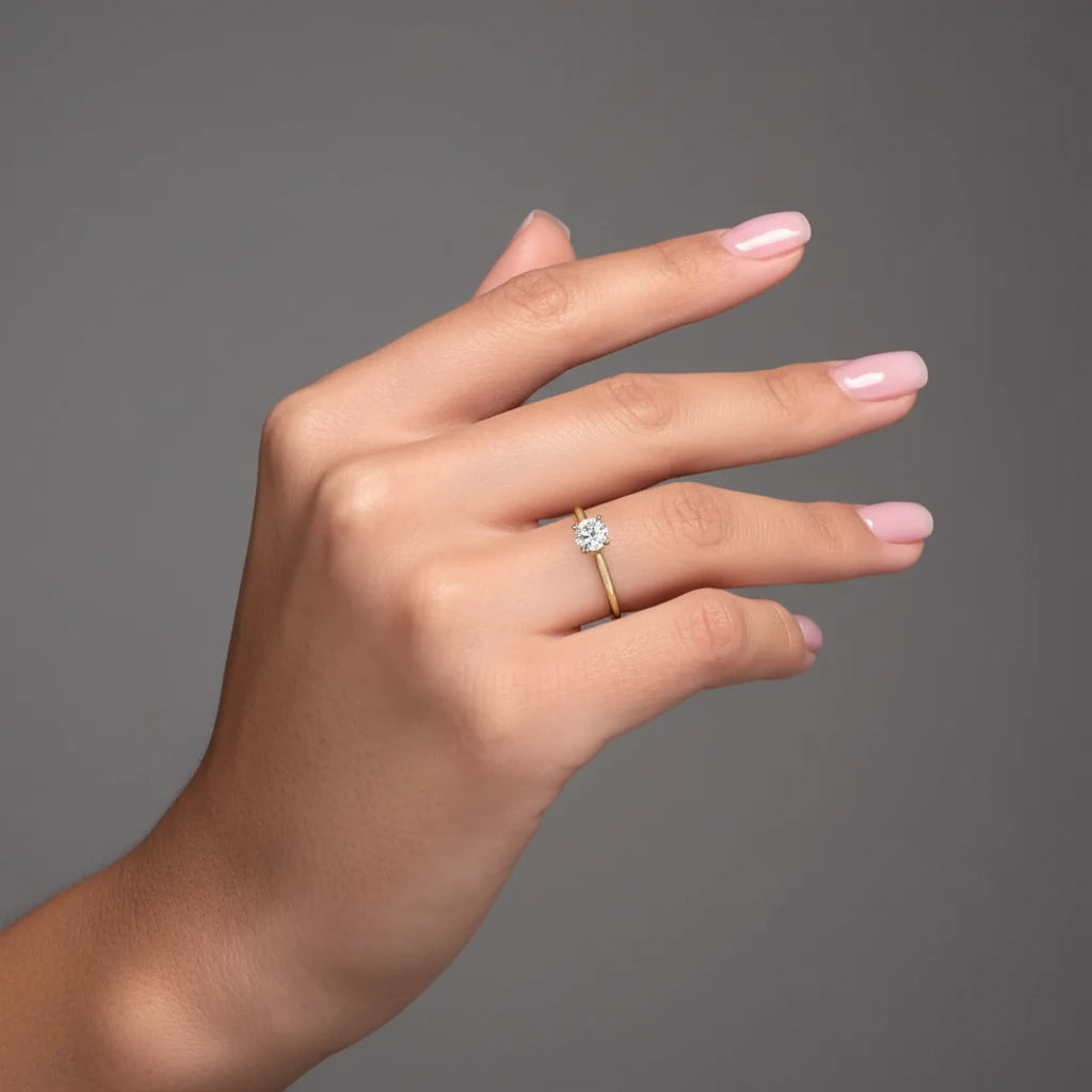 Tynn diamantring i gult gull – 0,50 ct lab-diamant