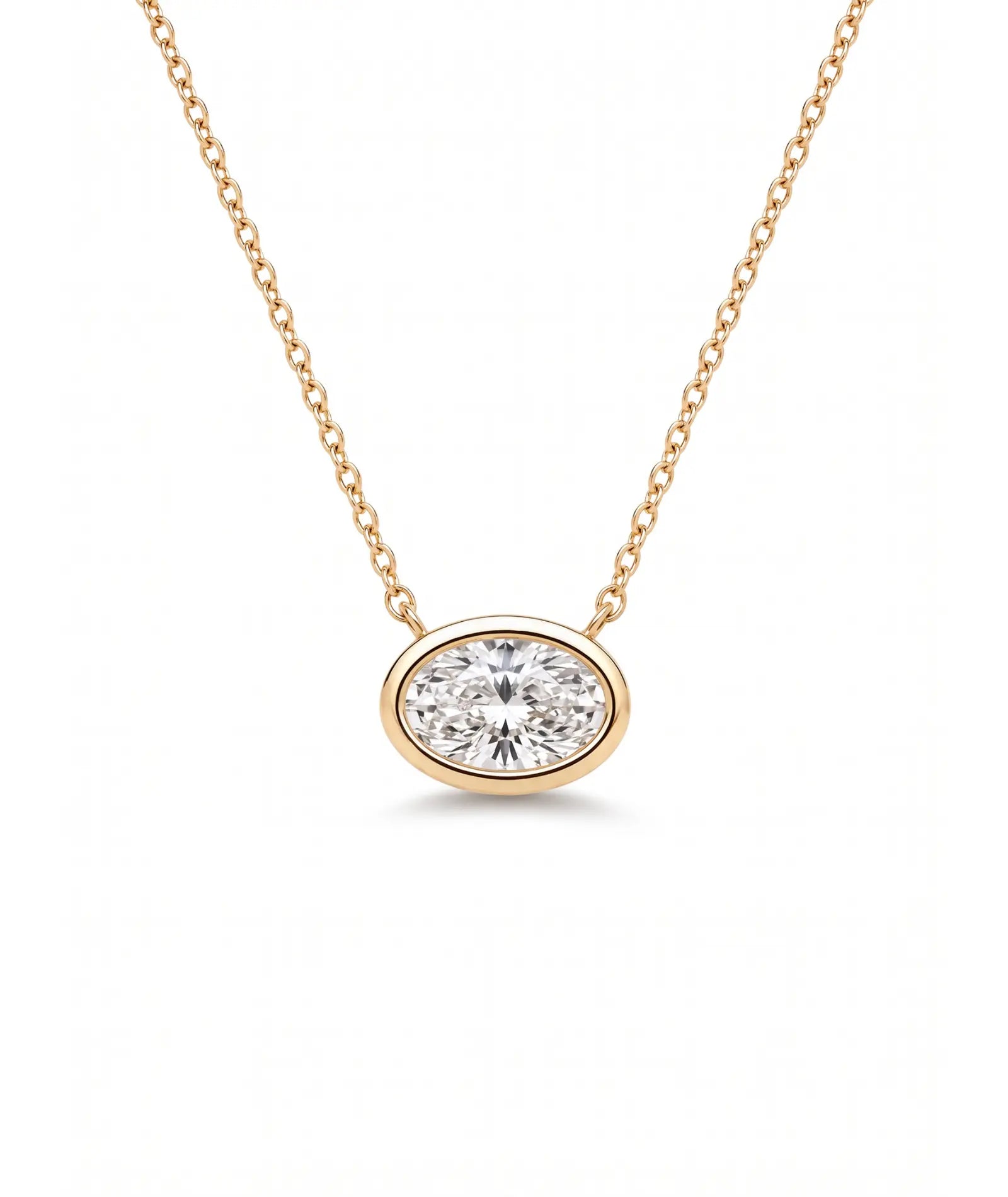 Oval diamanthalskjede i bezelinnfatning, 14K gult gull.