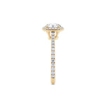 Rosettring gult gull, 1,46 ct lab diamant, fokus på ringskinnen sett rett forfra, designet av Hartwell.
