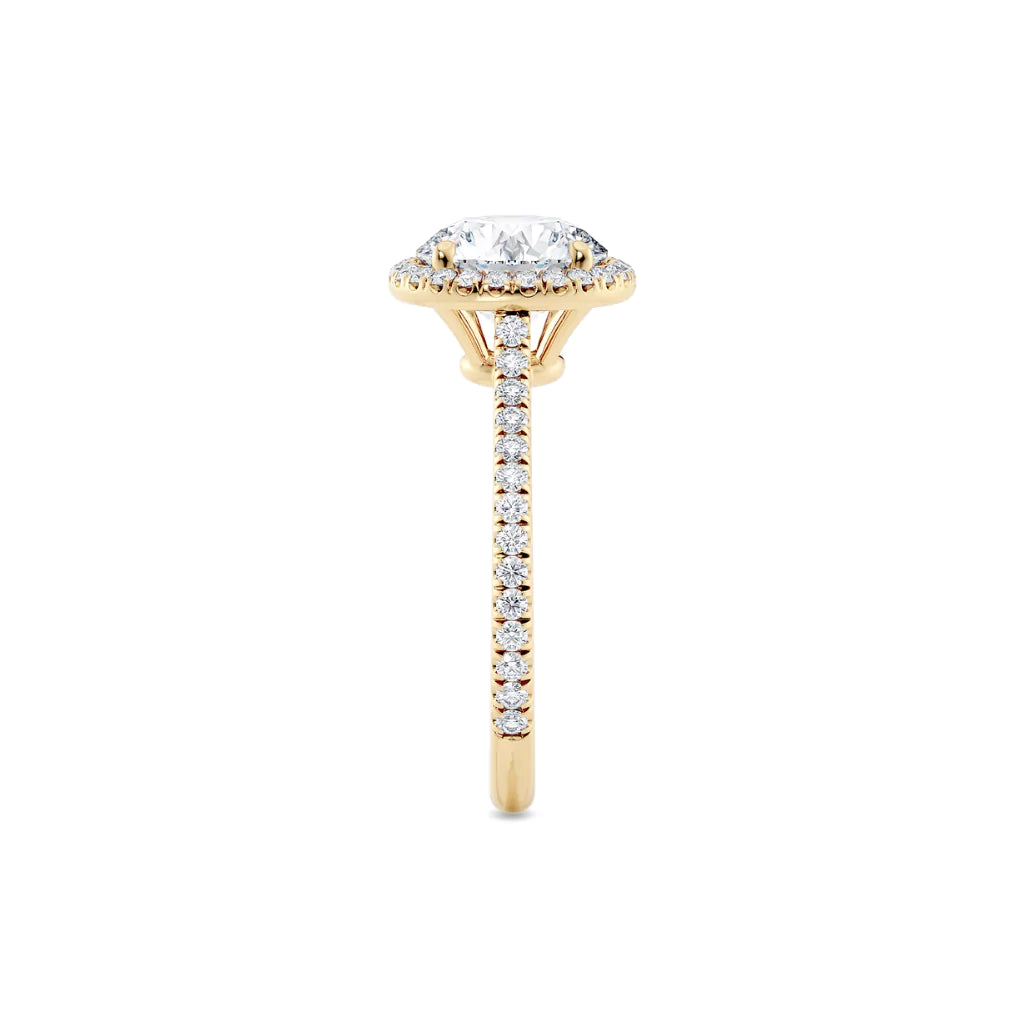 Rosettring gult gull, 2,49 ct lab diamant, fokus på ringskinnen sett rett forfra, designet av Hartwell.
