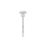 Rosettring hvitt gull, 0,82 ct lab diamant, fokus på ringskinnen sett rett forfra, designet av Hartwell.