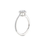 Rosettring hvitt gull, 0,82 ct lab diamant, vist stående fra siden, designet av Hartwell.