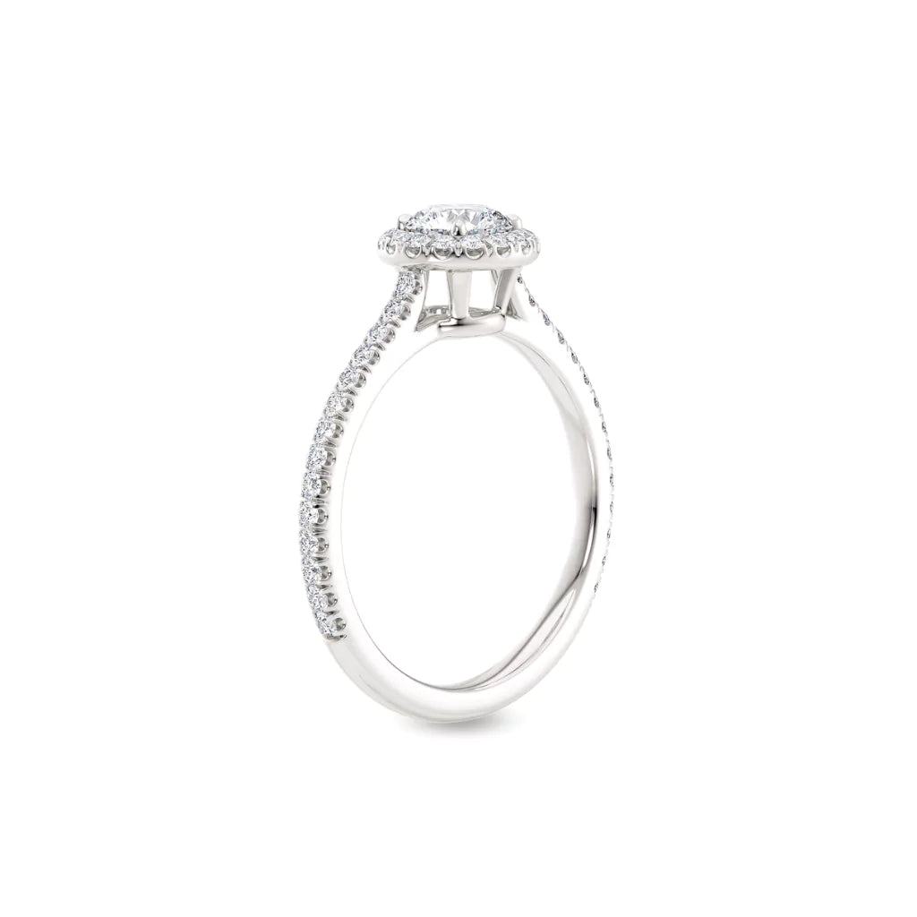 Rosettring hvitt gull, 0,82 ct lab diamant, vist stående fra siden, designet av Hartwell.