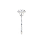 Rosettring hvitt gull, 1,46 ct lab diamant, fokus på ringskinnen sett rett forfra, designet av Hartwell.
