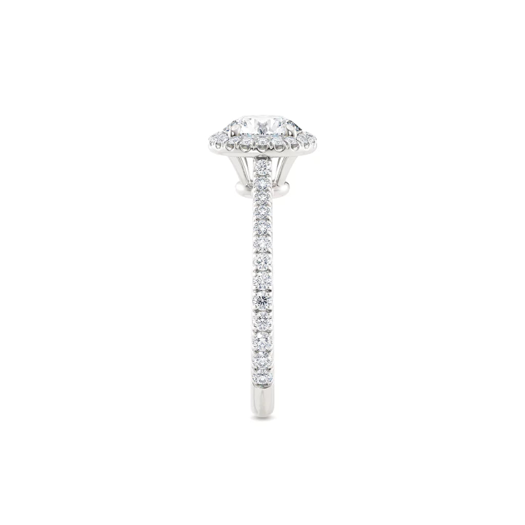Rosettring hvitt gull, 1,46 ct lab diamant, fokus på ringskinnen sett rett forfra, designet av Hartwell.
