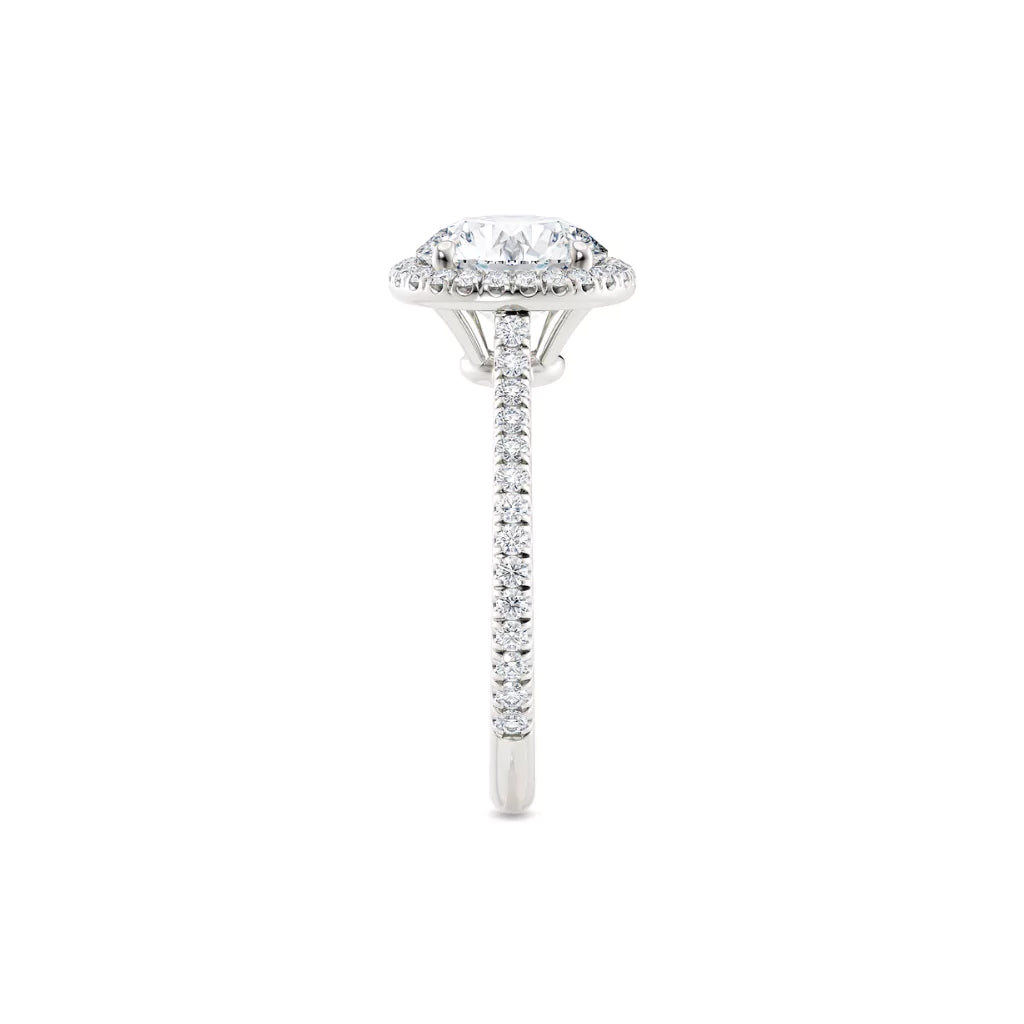 Rosettring hvitt gull, 2,49 ct lab diamant, fokus på ringskinnen sett rett forfra, designet av Hartwell.