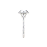 Rosettring hvitt gull, 2,49 ct lab diamant, fokus på ringskinnen sett rett forfra, designet av Hartwell.