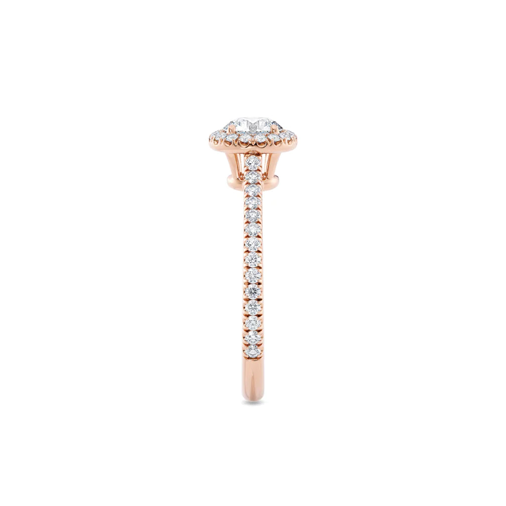 Rosettring roségull 0,82 ct lab diamant, fokus på ringskinnen sett rett forfra, designet av Hartwell.

